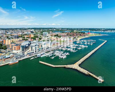 Port et marina sur Poole Quay depuis un drone, Poole, Dorset, Angleterre Banque D'Images