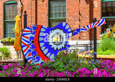 Toronto, Canada - 29 juillet 2024 : décoration de guitare dans le quartier des distilleries. Banque D'Images