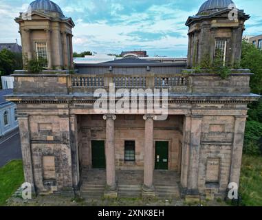 Vue surélevée de la façade de l'église de Saint Andrew, un ancien bâtiment d'église presbytérienne à Rodney Street, Liverpool UK. Banque D'Images