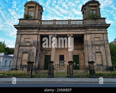 Vue surélevée de la façade de l'église de Saint Andrew, un ancien bâtiment d'église presbytérienne à Rodney Street, Liverpool UK. Banque D'Images