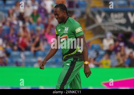 Leeds, 30 juillet 2024. Jofra Archer joue pour les hommes Brave du Sud contre les hommes Superchargers du Nord dans les cent à Headingley. Crédit : Colin Edwards Banque D'Images