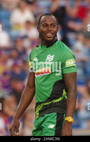 Leeds, 30 juillet 2024. Jofra Archer joue pour les hommes Brave du Sud contre les hommes Superchargers du Nord dans les cent à Headingley. Crédit : Colin Edwards Banque D'Images