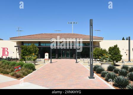 LONG BEACH, CALIFORNIE - 28 JUILLET 2024 : bâtiment W sur le campus du long Beach City College, LBCC, abritant des bureaux d'athlétisme. Banque D'Images