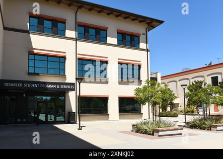 LONG BEACH, CALIFORNIE - 28 JUILLET 2024 : bâtiment du programme et des services pour étudiants handicapés sur le campus du long Beach City College, LBCC. Banque D'Images