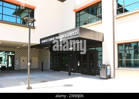 LONG BEACH, CALIFORNIE - 28 JUILLET 2024 : bâtiment du programme et des services pour étudiants handicapés sur le campus du long Beach City College, LBCC. Banque D'Images