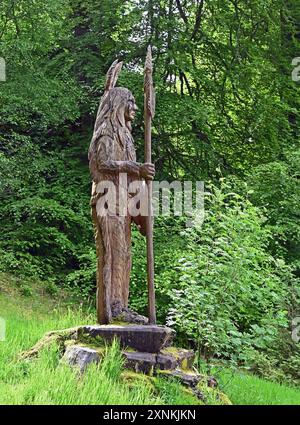 'Native American sculpture' par Peter Bowsher 2016. Jardin botanique de Dawyck, Stobo, près de Peebles, Scottish Borders, Écosse, Kimgdom Uni, Europe. Banque D'Images