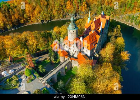 Beau château de Czocha à la journée ensoleillée dans le village de tel, basse-Silésie voïvodie, Pologne Banque D'Images