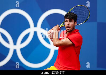 PARIS, FRANCE. 1er août 2024. Carlos Alcaraz de l'équipe d'Espagne lors de son quart de finale en simple masculin contre Tommy Paul de l'équipe des États-Unis lors de la sixième journée des Jeux Olympiques de Paris 2024 à Roland Garros, Paris, France. Crédit : Craig Mercer/Alamy Live News Banque D'Images