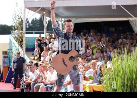 Immer wieder sonntags 2024, Folge 07 Thierseer. ARD-Unterhaltungsshow Immer Wieder sonntags. TV-Aufzeichnung und Live-Übertragung vom 28.07.2024 aus dem Wasserpark Rulantica, Rust. Baden-Württemberg, Deutschland. *** Immer wieder sonntags 2024, épisode 07 Thierseer ARD Entertainment show Immer wieder sonntags enregistrement TV et diffusion en direct du 28 07 2024 depuis le parc aquatique Rulantica, Rust Baden Württemberg, Allemagne Banque D'Images