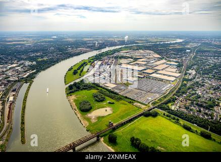 Luftbild, Duisburg-West, logport I Eins Rheinhausen, duisport mit D3T Duisburg Trimodal terminal, dit Duisburg intermodal terminal und Automobil-Logistik am Fluss Rhein, vorne die Hochfelder Eisenbahnbrücke, hinten links der logport II Zwei und HKM Hüttenwerke Krupp Mannesmann am Fluss Rhein, Fernsicht, Friemerheim, Hochfeld, Duisburg, Duisburg, Duisburg, Ruhrgebiet, Nordrhein-Westfalen, Deutschland ACHTUNGxMINDESTHONORARx60xEURO *** vue aérienne, Duisburg Ouest, logport I Eins Rheinhausen, duisport avec terminal trimodal D3T Duisburg, terminal intermodal dit Duisburg et Automobil Logistik sur le Rhin, en f Banque D'Images