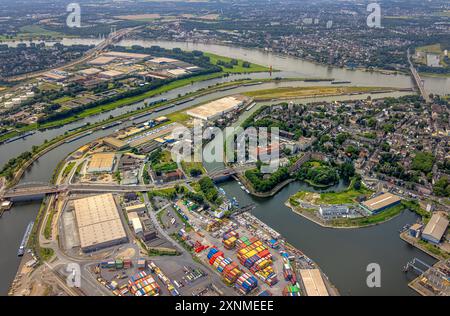 Luftbild, duisport Hafen Duisburg Ortsteil Ruhrort mit Vinckekanal, Fluss Ruhrmündung in den Fluss Rhein, Karl-Lehr-Brücke, Speditionsinsel und Mercatorinsel mit DHL Spedition Logistik, hinten Gewerbegebiet Kaßlerfeld, Tausendfensterhaus, Ruhrort, Duisburg, Ruhrgebiet, Nordrhein-Westfalen, Deutschland ACHTUNGxMINDESTHONORARx60xEURO *** vue aérienne, duisport district de Duisburg Ruhrort avec Vinckekanal, embouchure de la Ruhr dans le Rhin, pont Karl Lehr, île d'expédition et Mercatorinsel avec DHL Spedition Logistik, derrière la zone industrielle Kaßlerfeld, Tausendfensterhaus, Ruhrort, Duisb Banque D'Images