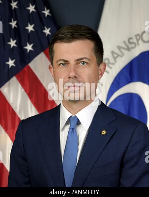 Pete Buttigieg. Portrait du politicien américain et secrétaire d'État aux Transports, Peter Paul Montgomery Buttigieg (né le 9 septembre 1982), portrait officiel, 2022 Banque D'Images