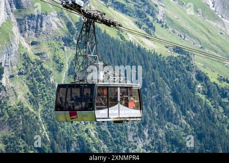 Gimmelwald, Suisse - 23 juillet 2024 : vue sur le téléphérique jusqu'à Schilithorn Banque D'Images