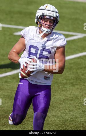 1er août 2024 : LSU Tight End Mason Taylor (86) regarde dans une passe pendant la première semaine du camp de football d'automne au centre d'entraînement LSU Charles McClendon à Baton Rouge, EN LOUISIANE. Jonathan Mailhes/CSM (image crédit : © Jonathan Mailhes/Cal Sport Media) Banque D'Images