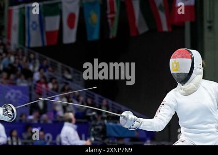 Paris, France. 26 juillet 2024. PARIS, FRANCE - JUILLET 27 : Aya Hussein de l'Egypte R) pendant l'Epéé féminin pendant l'escrime - Jeux Olympiques Paris 2024 le jour 1 au Grand Palais le 27 juillet 2024 à Paris, France. (Daniela Porcelli/SPP) crédit : SPP Sport Press photo. /Alamy Live News Banque D'Images