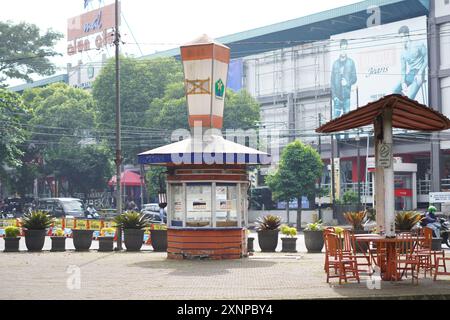 Bâtiments au milieu de la place de la ville de Malang pendant la journée Banque D'Images