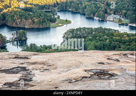 Vue sur le lac Stone Mountain et le parcours de golf depuis le sommet de Stone Mountain au parc Stone Mountain à Atlanta, Géorgie. (ÉTATS-UNIS) Banque D'Images