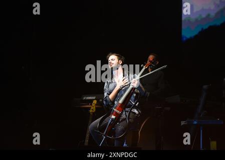 Sitges, Espagne. 01 août 2024. Le violoncelliste croate Stjepan Hauser (Pula, 15 juin 1986), connu professionnellement sous le nom de HAUSER, se produit au jardins de Terramar CaixaBank avec ses propres pièces et musique classique. (Photo Ramon Costa/SOPA images/SIPA USA) crédit : SIPA USA/Alamy Live News Banque D'Images