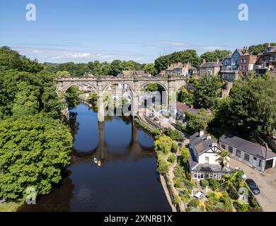 Aérien vers le viaduc au-dessus de la rivière Nidd, Knaresborough, North Yorkshire, Angleterre. Banque D'Images