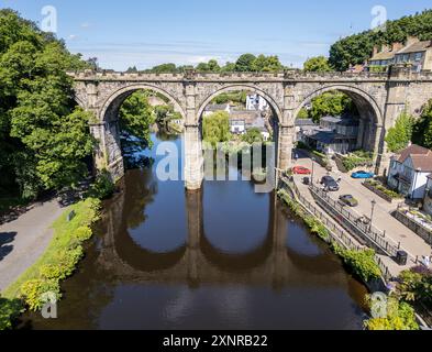 Vue aérienne du viaduc ferroviaire et de la rivière Nidd, Knaresborough, North Yorkshire, Angleterre. Banque D'Images