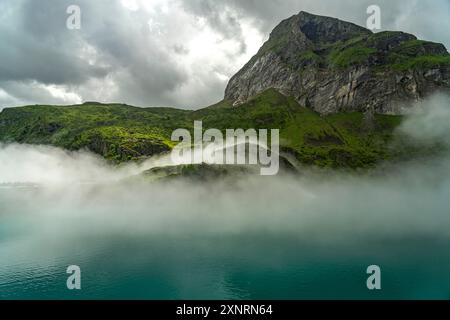 Der Stausee Lac des Gloriettes in den Pyrenäen BEI Gavarnie-Gèdre, Frankreich, Europa | Lac des Gloriettes réservoir dans les Pyrénées près de Gavarnie-Gè Banque D'Images