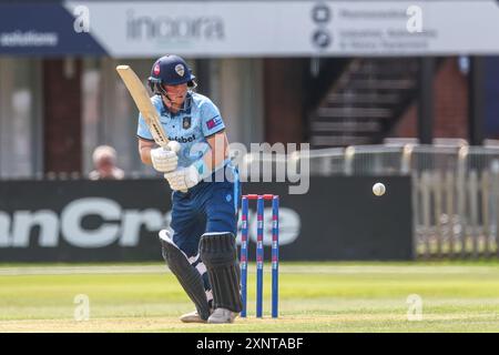 Derby, Royaume-Uni. 02 août 2024. Harry est entré en action lors du Metrobank One Day Cup match entre le Derbyshire CCC et le Worcestershire CCC au County Ground, Derby, Angleterre, le 2 août 2024. Photo de Stuart Leggett. Utilisation éditoriale uniquement, licence requise pour une utilisation commerciale. Aucune utilisation dans les Paris, les jeux ou les publications d'un club/ligue/joueur. Crédit : UK Sports pics Ltd/Alamy Live News Banque D'Images