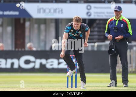 Derby, Royaume-Uni. 02 août 2024. Ethan Brookes Worcestershire en action lors du Metrobank One Day Cup match entre le Derbyshire CCC et le Worcestershire CCC au County Ground, Derby, Angleterre, le 2 août 2024. Photo de Stuart Leggett. Utilisation éditoriale uniquement, licence requise pour une utilisation commerciale. Aucune utilisation dans les Paris, les jeux ou les publications d'un club/ligue/joueur. Crédit : UK Sports pics Ltd/Alamy Live News Banque D'Images