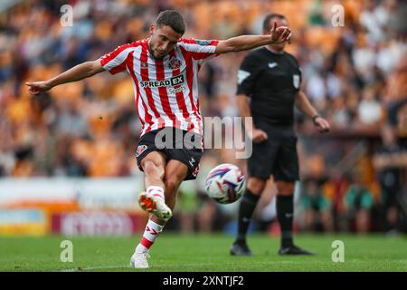 Bradford, Royaume-Uni, 30 juillet 2024. Adil Aouchiche de Sunderland, lors de Bradford City vs Sunderland Pre-Season Friendly, Valley Parade, Bradford, Royaume-Uni Banque D'Images