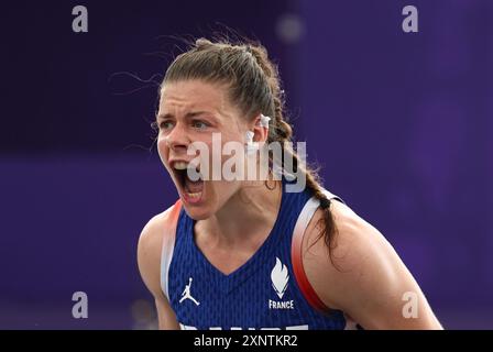 Paris, France. 02 août 2024. Julien Mattia/le Pictorium - Basketball 3X3-Women - Tour préliminaire USA - France - Paris 2024 - 02/08/2024 - France/Ile-de-France (région)/Paris - Marie Eve Paget (FRA) lors du tour préliminaire de Basketball 3X3-Women aux Jeux Olympiques de Paris, place de la Concorde, le 2 août 2024. Crédit : LE PICTORIUM/Alamy Live News Banque D'Images