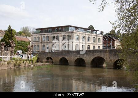 Vues du Town Bridge sur la rivière Avon à Bradford on Avon dans le Wiltshire au Royaume-Uni Banque D'Images