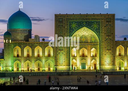 Tilya-Kori Madrasa, Registan, Samarcande, Ouzbékistan Banque D'Images