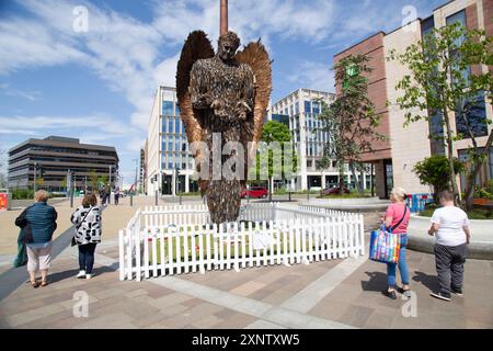 The Knife Angel créé par l'artiste Alfie Bradley, formé de 100 000 couteaux (également appelé le Monument national contre la violence et l'agression) Banque D'Images