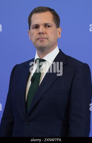 Robert Jenrichk, le dirigeant conservateur, espère lors du lancement de sa campagne à la direction du Parti conservateur au YMCA Community and Activity Village, à Newark, dans le Nottinghamshire. Six candidats se battent pour remplacer Rishi Sunak alors que le Parti conservateur cherche à se reconstruire après ses pires résultats aux élections générales. Date de la photo : vendredi 2 août 2024. Banque D'Images