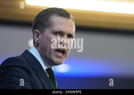 Robert Jenrichk, le dirigeant conservateur, espère lors du lancement de sa campagne à la direction du Parti conservateur au YMCA Community and Activity Village, à Newark, dans le Nottinghamshire. Six candidats se battent pour remplacer Rishi Sunak alors que le Parti conservateur cherche à se reconstruire après ses pires résultats aux élections générales. Date de la photo : vendredi 2 août 2024. Banque D'Images