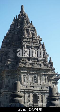Le temple de Prambanan (Caṇḍi Prambanan) est le plus grand temple hindou en Indonésie qui a été construit au IXe siècle après JC. Banque D'Images