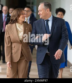KAMALA HARRIS, vice-présidente américaine avec son mari Doug Emhoff à la Maison Blanche le 9 mai 2024 Banque D'Images