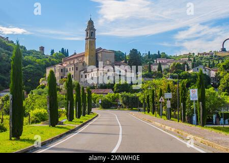 Arquà Petrarca en Vénétie, Italie, avec la tombe du célèbre poète Pétrarque, nichée au milieu d'un magnifique paysage historique et culturel. Banque D'Images