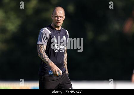 OVERASSELT, 02-08-2024, Sportpark de Passelegt, football, match amical, saison 2024/2025, pendant le match Fortuna Sittard-de Graafschap Fortuna Sittard Headcoach Danny Buijs crédit : Pro Shots/Alamy Live News Banque D'Images