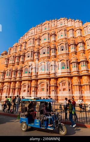 La façade du Palais des vents de Hawa Mahal, Jaipur, Rajasthan, Inde, Asie du Sud, Asie Copyright : NeilxFarrin 1126-2246 usage éditorial exclusif Banque D'Images