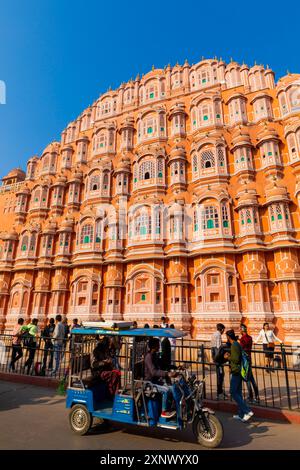 La façade du Hawa Mahal (Palais des vents), Jaipur, Rajasthan, Inde, Asie du Sud, Asie Banque D'Images