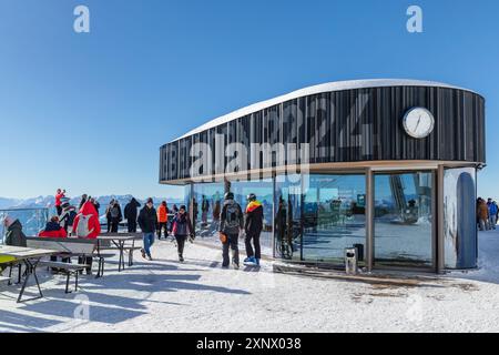 Restaurant sommet sur le sommet du Nebelhorn, 2224m, Oberstdorf, Souabe, Alpes bavaroises, Bavière, Allemagne, Europe Banque D'Images