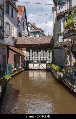 Vieille ville de Wissembourg avec canal de la Lauter, canal de Lauter, Wissembourg, Alsace, France Banque D'Images