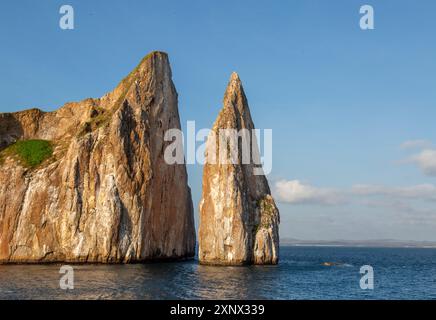 Kicker Rock, une formation volcanique près de l'île de San Cristobal, un endroit populaire pour la plongée avec tuba, îles Galapagos, UNESCO, Équateur, Amérique du Sud Banque D'Images