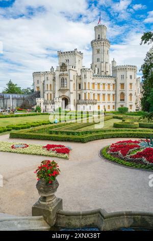 Façade du château d'État de Hluboka et parc, Hluboka nad Vltavou, région de Bohême du Sud, République tchèque (Tchéquie), Europe Banque D'Images