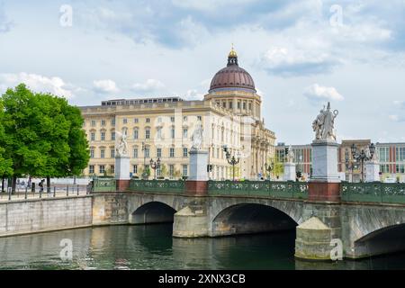 Schlossbrucke et Berliner Schloss Palace, Berlin, Allemagne, Europe Banque D'Images