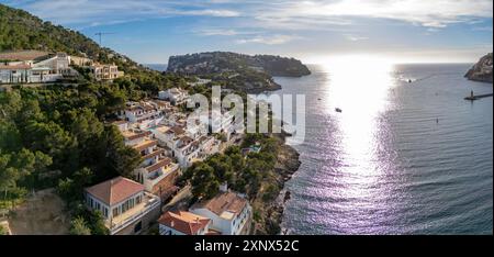 Vue aérienne de la côte accidentée et Port d'Andratx, Majorque, Îles Baléares, Espagne, Méditerranée, Europe Banque D'Images