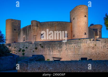 Vue de Castell de Bellver au crépuscule, Palma, Majorque, Îles Baléares, Espagne, Méditerranée, Europe Banque D'Images