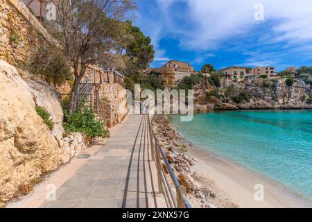 Vue de la plage de Platja de Portocristo, Porto Cristo, Majorque, Îles Baléares, Espagne, Méditerranée, Europe Banque D'Images