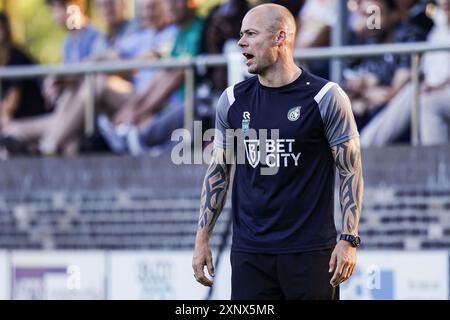 OVERASSELT, 02-08-2024, Sportpark de Passelegt, football, match amical, saison 2024/2025, pendant le match Fortuna Sittard-de Graafschap Fortuna Sittard Headcoach Danny Buijs crédit : Pro Shots/Alamy Live News Banque D'Images