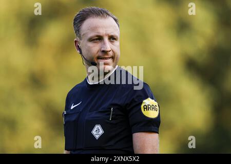 OVERASSELT, 02-08-2024, Sportpark de Passelegt, football, match amical, saison 2024/2025, pendant le match Fortuna Sittard-de Graafschap arbitre Stan Teuben crédit : Pro Shots/Alamy Live News Banque D'Images